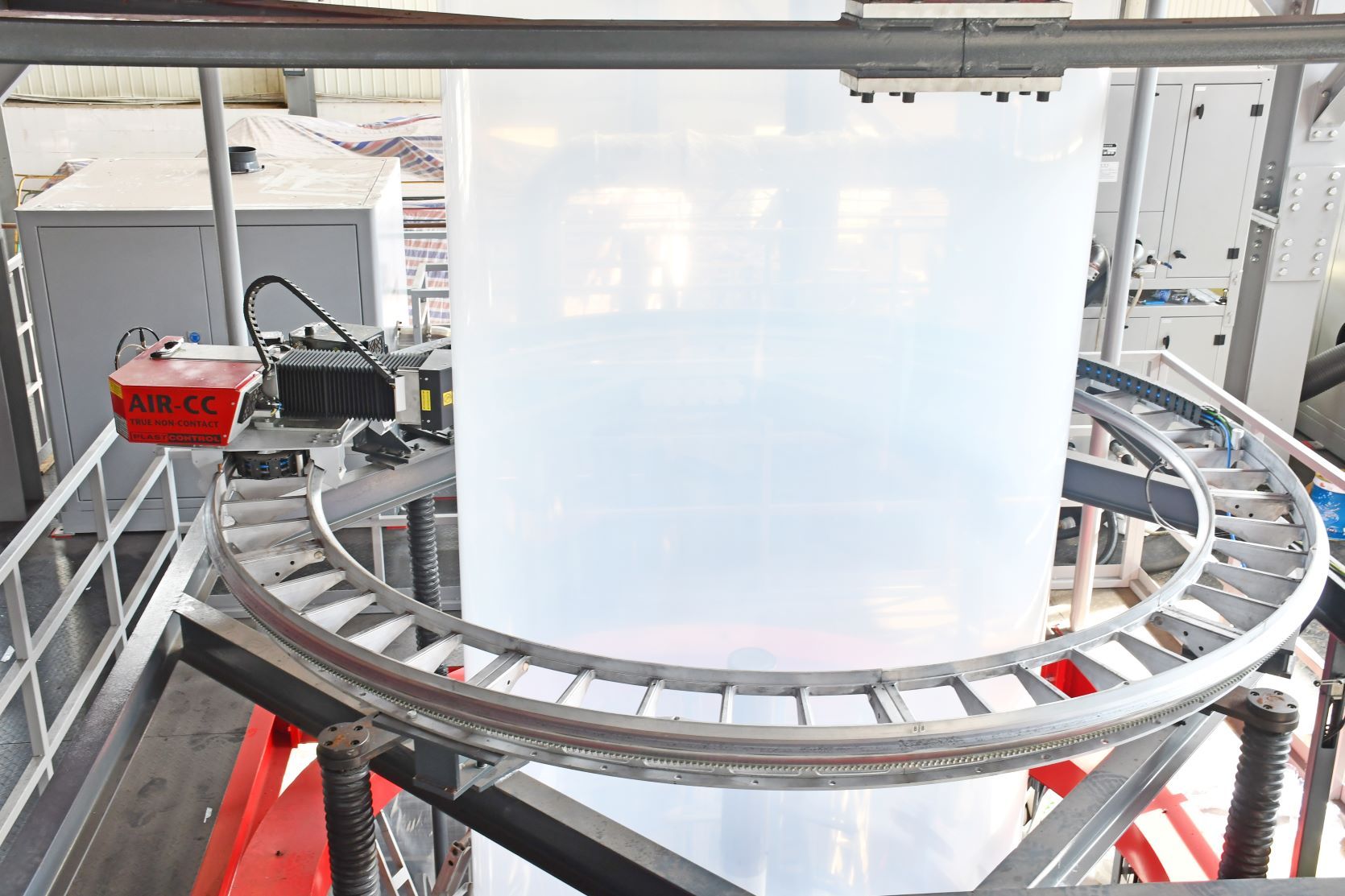 五层共挤薄膜吹膜机组带在线纵向拉伸装置的在线测厚