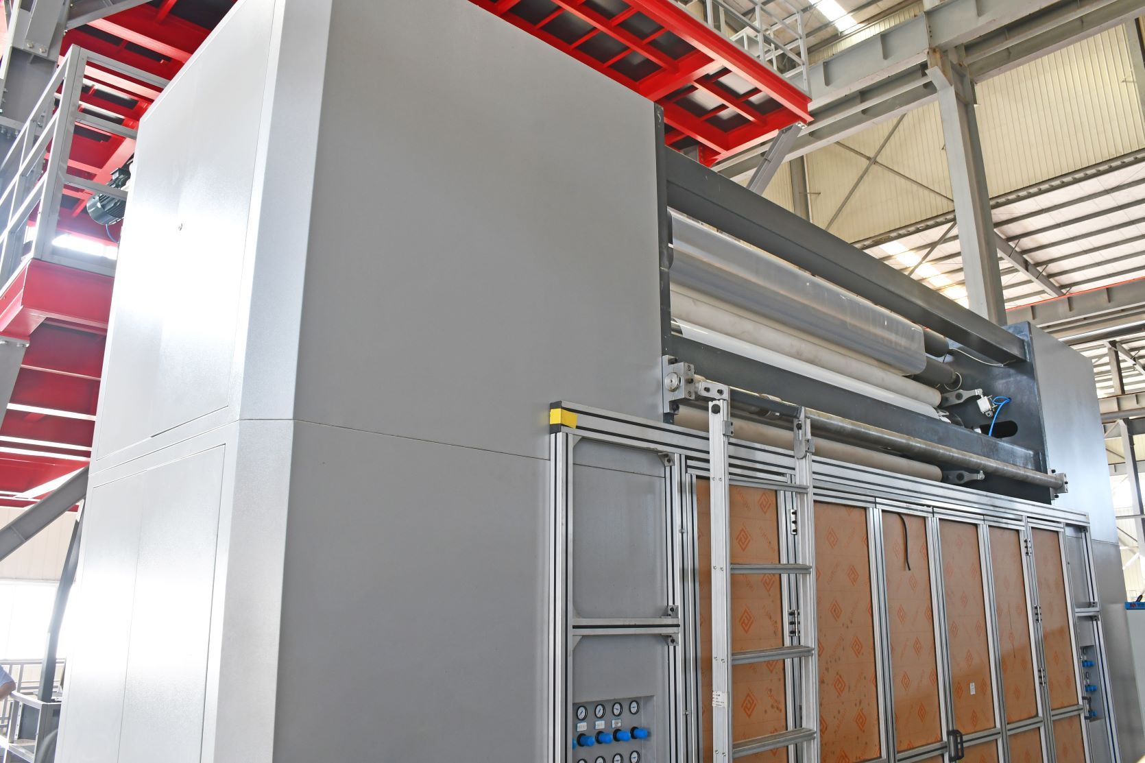 五层共挤薄膜吹膜机组带在线纵向拉伸装置的拉伸系统