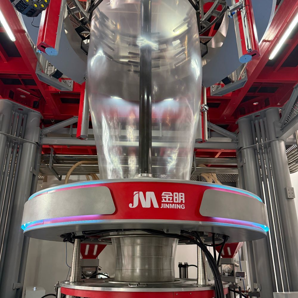 Jinming’s M5B-2500Q-S five-layer co-extrusion blown film line performed live