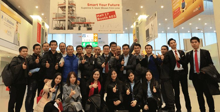 In October 2007, the staff of Jinming Company took a group photo at the K exhibition in Düsseldorf, Germany