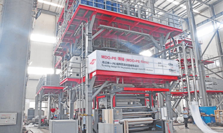 三层共挤薄膜吹膜机组带在线纵向拉伸装置